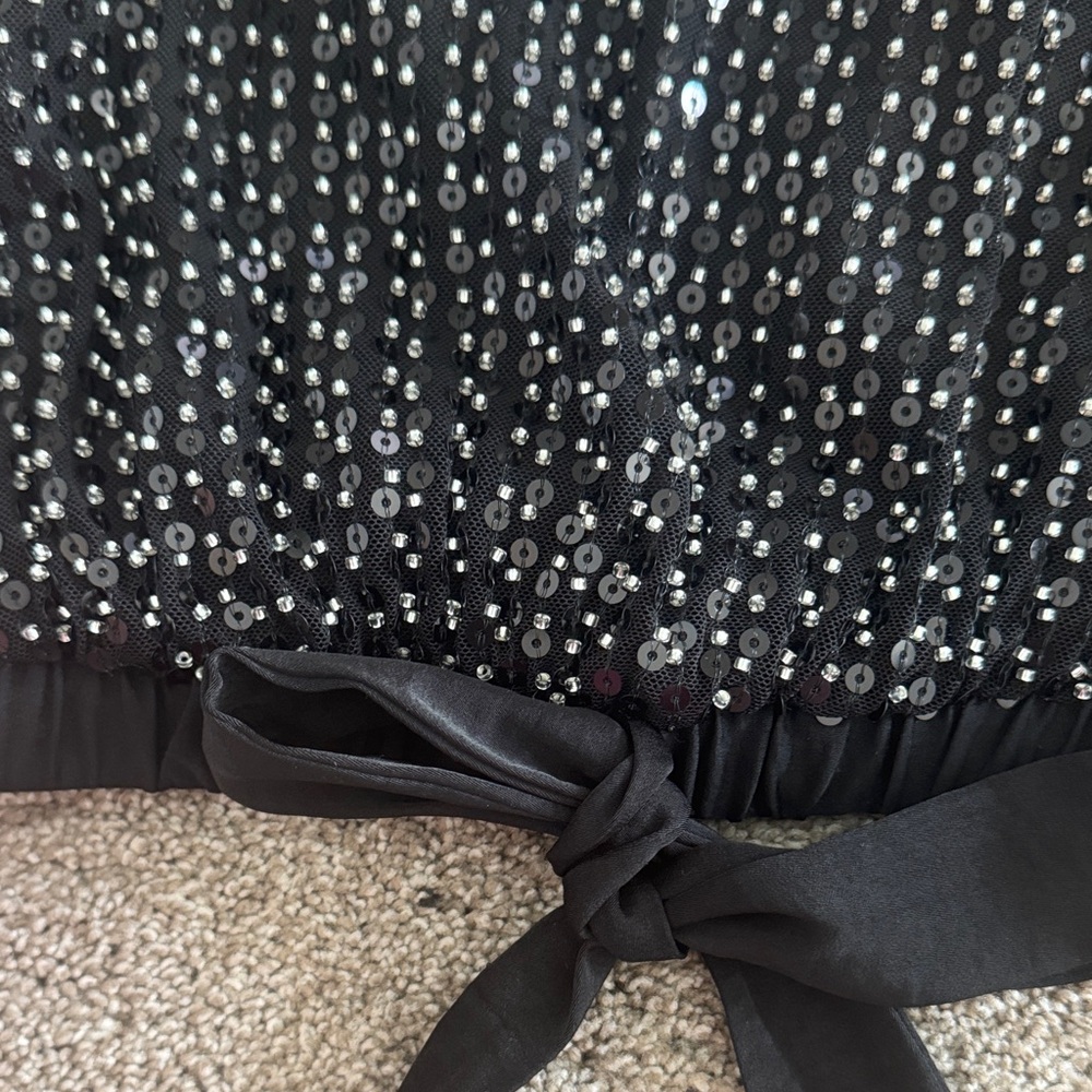4SI3NNA Black Sequin One-Shoulder Cropped Blouse - Picture 6 of 8